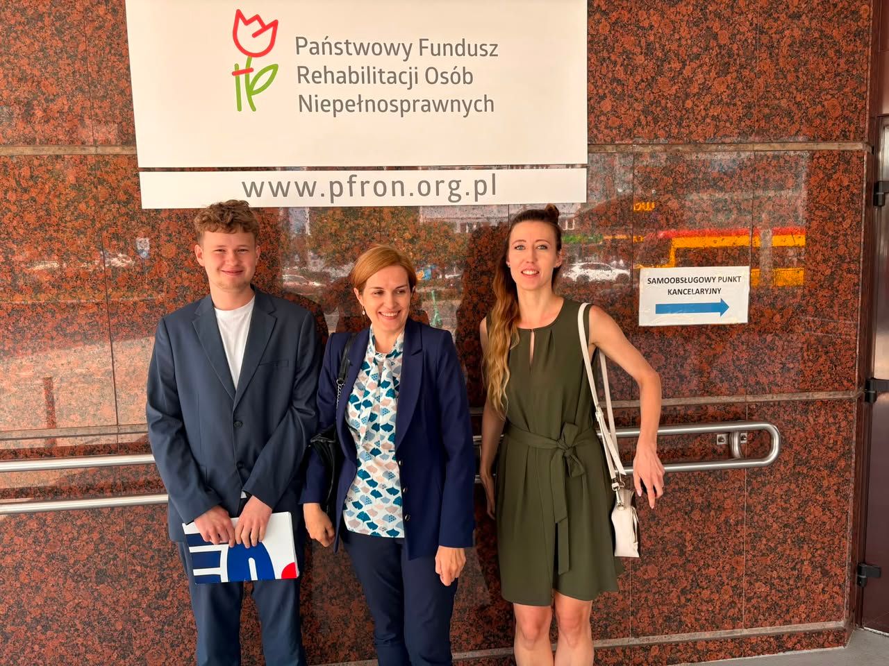 Przedstawiciele Fundacji Fabian Digital i środowiska edukacji domowej podczas spotkania w Państwowym Funduszu Rehabilitacji Osób Niepełnosprawnych